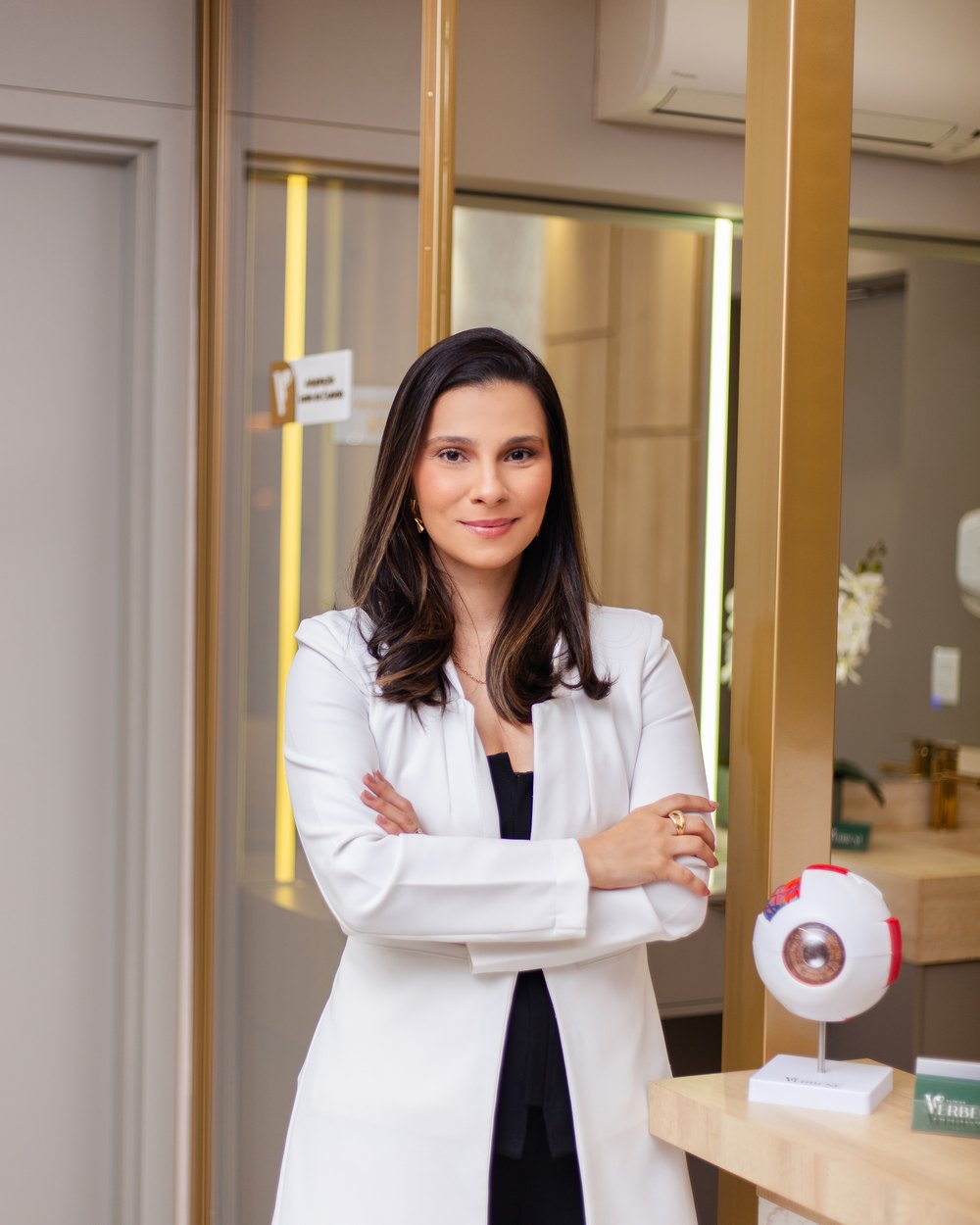 Dra. Heloisa Freitas, oftalmologista, na Clínica Verbene em Cuiabá